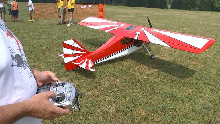 Bertrix : démonstration de modélisme aérien