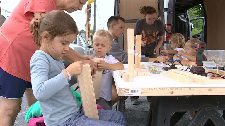 Dinez : un atelier itinérant pour créer des marionnettes