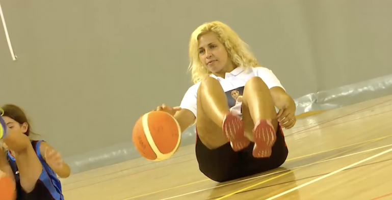 Basket : Amel Boudderra en visite à des jeunes Libramontois
