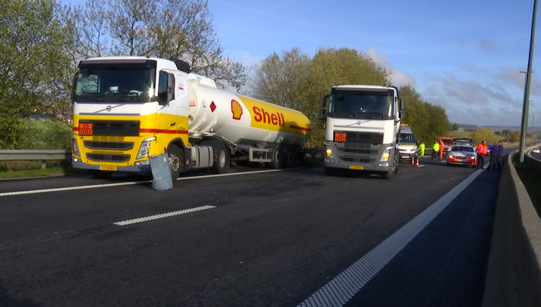 Collision entre poids-lourds. La E25 fermée une partie de la journée