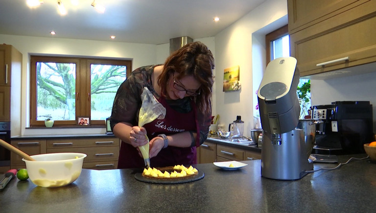 Stéphanie Remacle participe aux Rois du gâteau sur M6