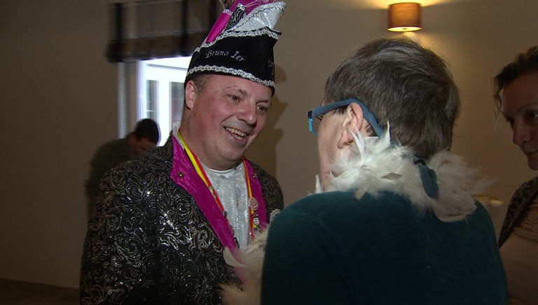 Le carnaval de Martelange rend visite aux résidents de Point d'eau