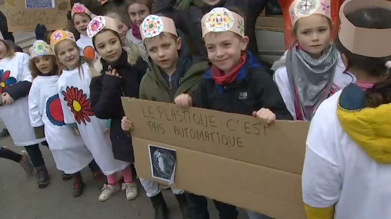 Bertrix : 800 jeunes manifestent pour le climat