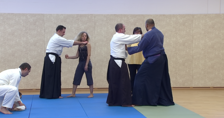 Un cours de self defense pour les portes ouvertes du ROX 