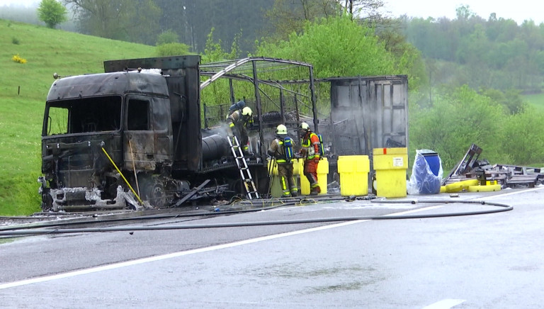 Camion de produits toxiques en feu. La N89 fermée à Bouillon
