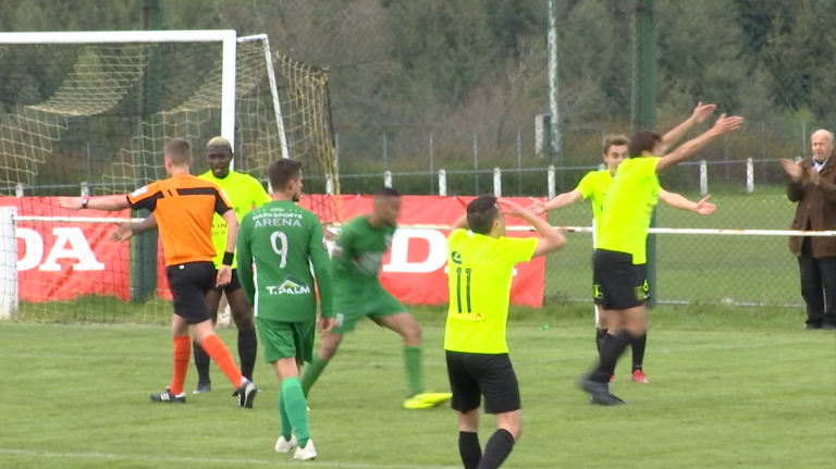 Givry se fait braquer par Verlaine