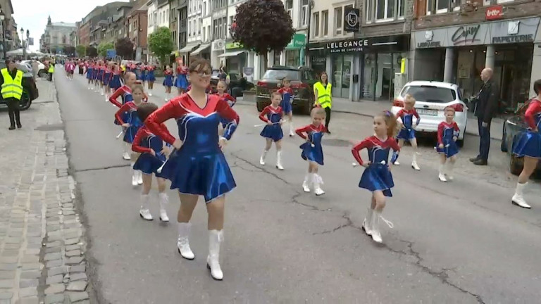 Bastogne : une parade de majorettes pour les 15 ans des Flopy Girls