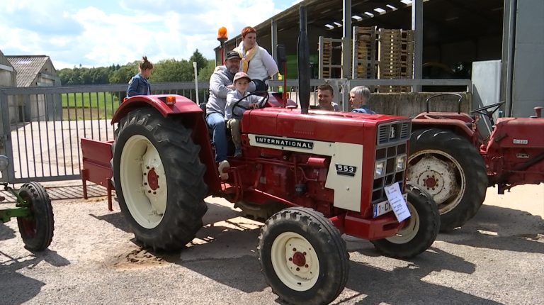 1ère concentration de vieux tracteurs à Izier (Durbuy)