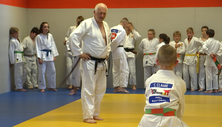 Un judoka autrichien visite 1 000 clubs de judo, dont Bastogne