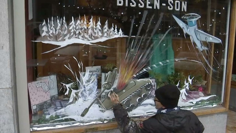 Bastogne : des dessins sur les vitrines pour le 75ème