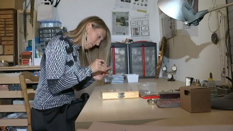 Sélange : Nadia Denis recycle d'anciennes montres en bijoux