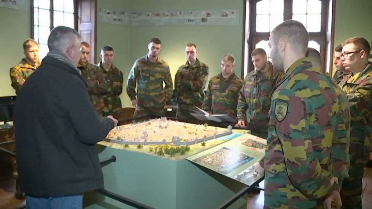 Marche : les jeunes chasseurs ardennais visitent la ville