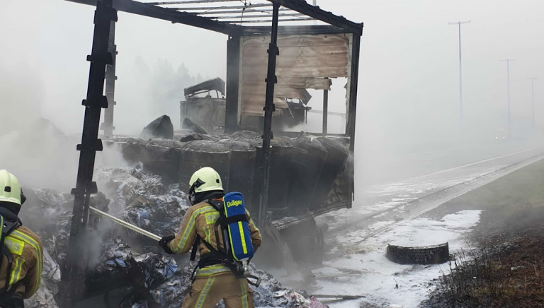 E25 : du naphte non identifié dans un camion en feu !