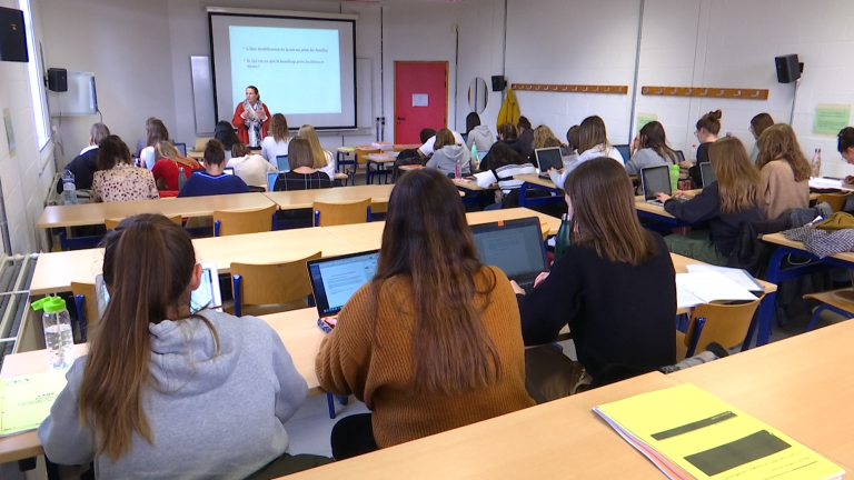Les écoles s'organisent face à la suspension des cours