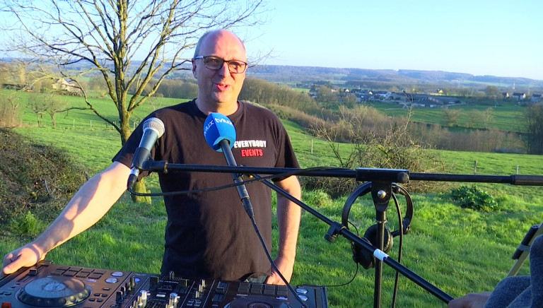 Marc Poncin, un Attertois, a surpris son voisinage ce dimanche soir!