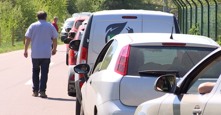 Arlon : longue file d'attente devant le recyparc