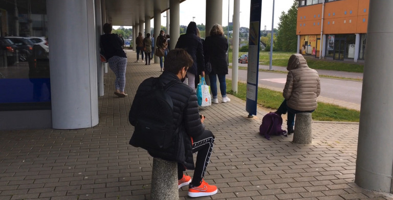 Arlon. 2h de file pour acheter du tissu