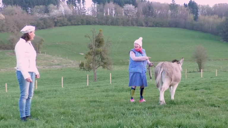 Durbuy: deux comédiennes créent une vidéo humoristique chaque soir