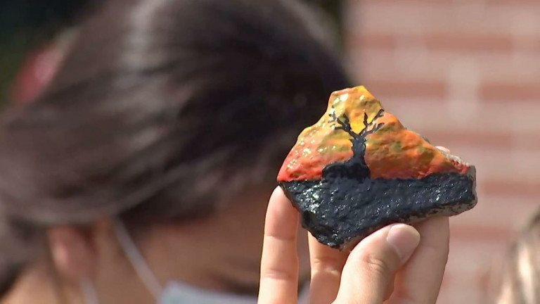 Des pierres colorées pour la journée mondiale des réfugiés