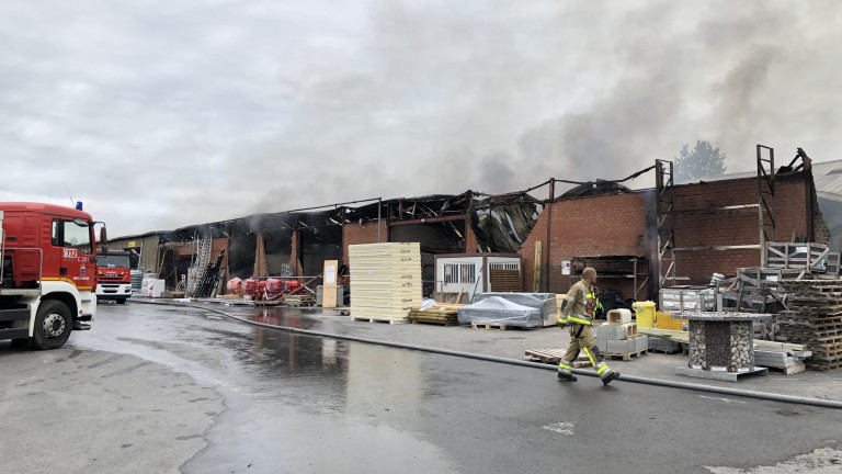 Arlon. Un incendie détruit le hall de stockage de la Briqueterie