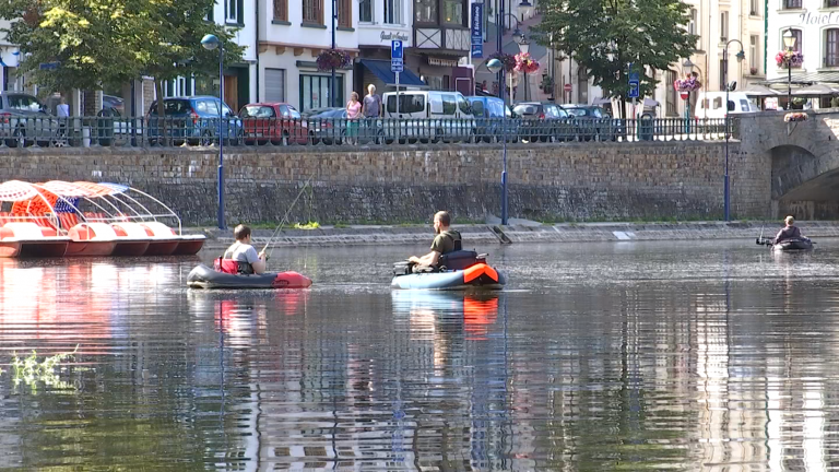 Pêcher au milieu de l'eau, c'est possible en "Float Tube"