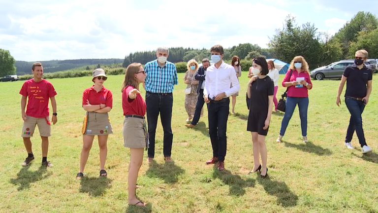 Provedroux : visite ministérielle dans un camp du "Chiro Steenbrugge"