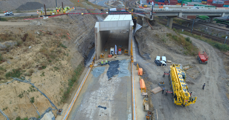Athus : un tunnel de 3000 tonnes installé sous la N830