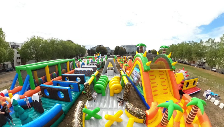 Big Summer tour à Arlon: un parcours gonflable XXL et un max de mesures sanitaires