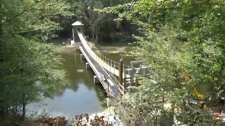 Bouillon. La passerelle du moulin de l'Epine enjambe la Semois