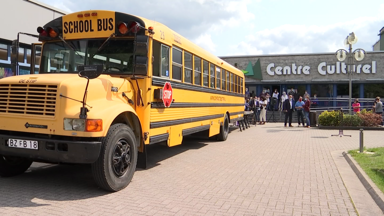 Libramont: un bus scolaire US pour délocaliser la culture