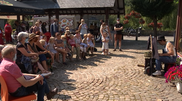 Des artistes libérés au festival de la marionnette de Houffalize