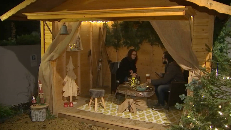 Un chalet dans le jardin pour fêter Noël 