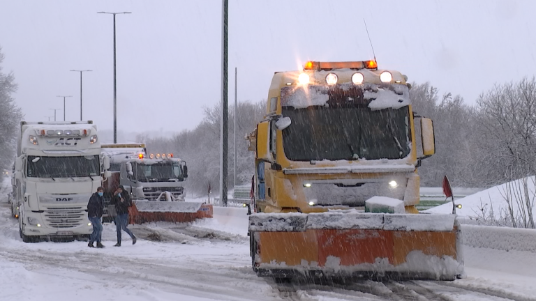 Une tempête de neige sème le chaos sur la E411