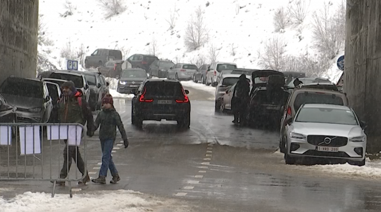 L'aérodrome de Saint-Hubert envahi par les touristes 