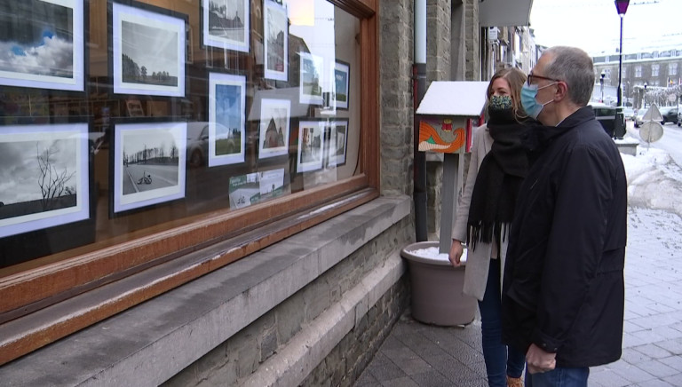 Exposition photos dans les vitrines: "Bastogne, printemps 2020" par André Georges