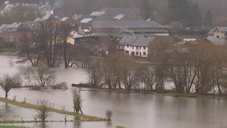 Inondations : l'Ourthe se fait de plus en plus menaçante