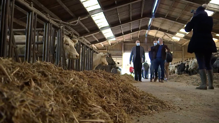 Aix-sur-Cloie: de jeunes agriculteurs interpellent le ministre