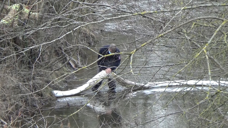 Pollution de la Lesse : peu de mazout mais barrage maintenu