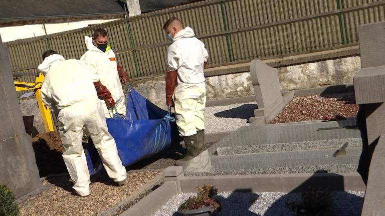 Warnach. Des tombes abandonnées sont exhumées 