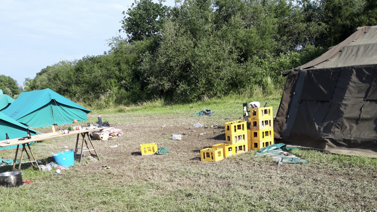 Tapages nocturnes dans des pré-camps : le bourgmestre de Hotton rappelle à l’ordre