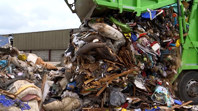 Des milliers de mètres cubes de déchets à trier suite aux inondations