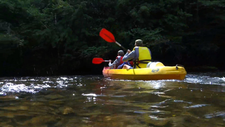 Les loueurs de kayaks de l'Ourthe privés du tronçon Maboge-La Roche