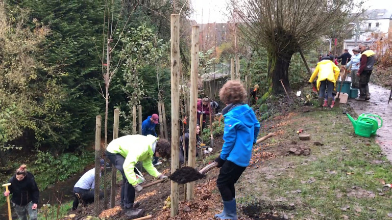 Les bénévoles de l'ObsE lancent la saison des plantations à Arlon 