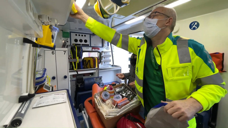 Vivalia : les infirmiers préparent le nouveau véhicule d'urgence du PIT