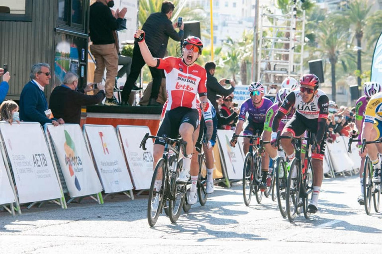 Majorque : première victoire pour Arnaud De Lie en pro (vidéo) 