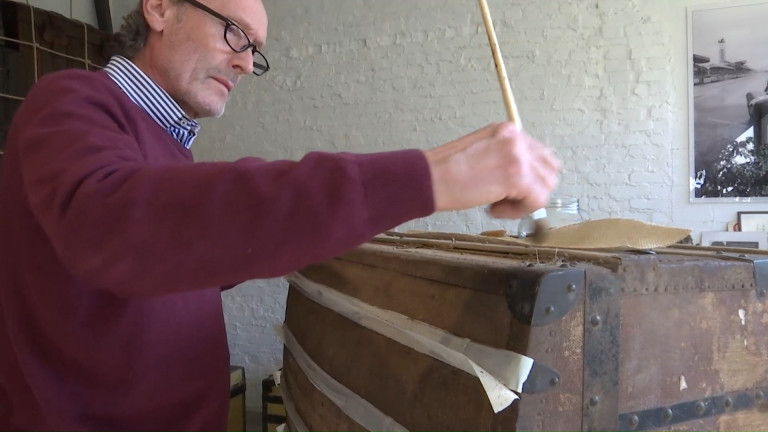 A Manhay, Jean-Pierre Bal crée et rénove des malles de voyage