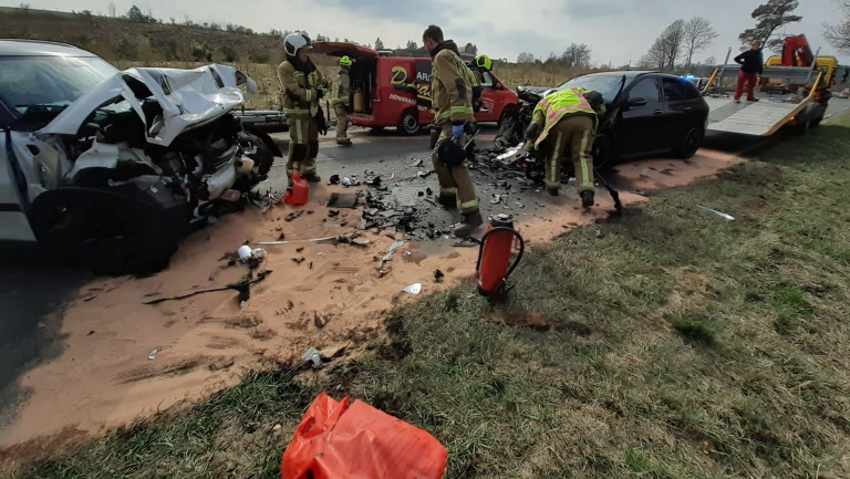 Accident frontal entre deux voitures à Bovigny