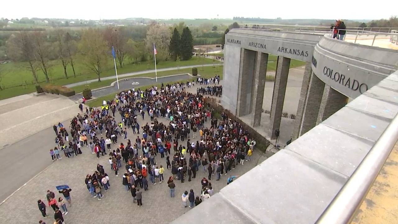 Bastogne : les élèves de l'INDSÉ et de l'ICET ont marché pour la paix 