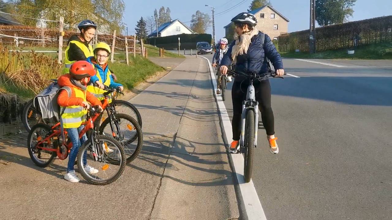 Premiers coups de pédales pour le vélo bus de Nadrin et Wibrin