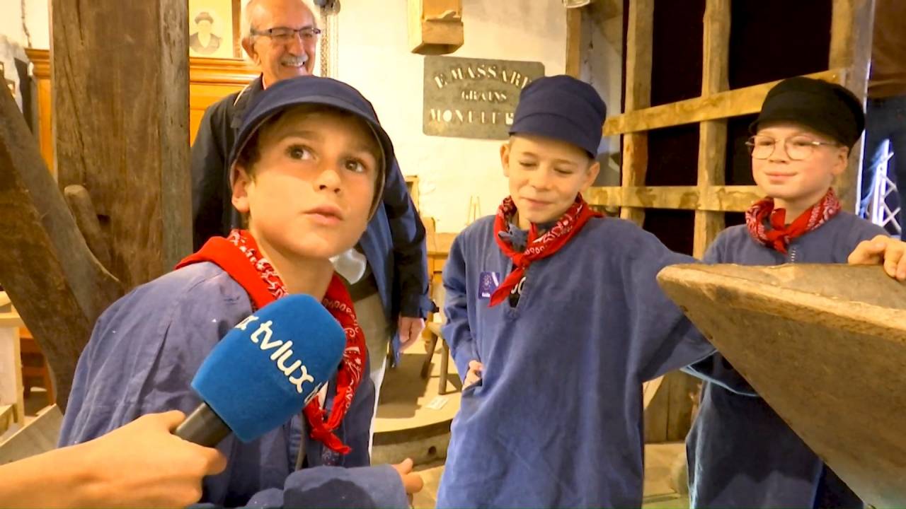 Montleban: visite du moulin Massard avec les enfants de Cherain